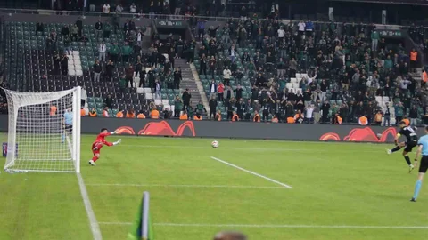 Kocaeli'de Kocaelispor, Eyüpspor'u 1-0 yenerek önemli bir galibiyet aldı.