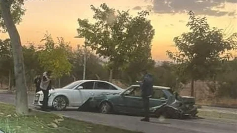 Elazığ'da iki otomobil çarpıştı