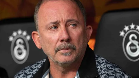 İstanbul'da Beşiktaş, Galatasaray derbisinde kazanan kadrosunu sahaya sürdü.