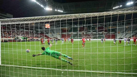 Diyarbakır'da Amed Sportif Faaliyetler, Keçiörengücü'nü 4-1 mağlup etti.