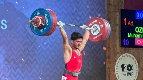 Muhammed Furkan Özbek Rekorla Dünya Şampiyonu