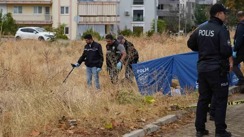 Denizli'de bir kişi, otomobilinden inip yol kenarındaki bankta intihar etti.