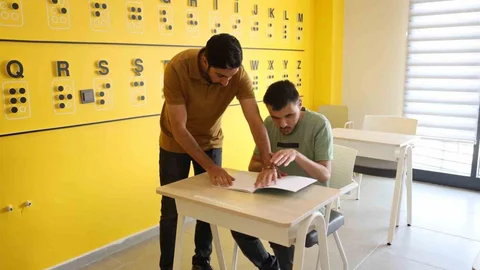 Görme engelli eğitmen, öğrencilerine bağımsızlık kazandırıyor