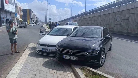 Antalya'da dönüş yasağı ihlali nedeniyle kaza yaşandı