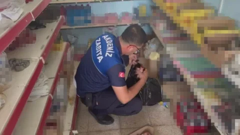 Akdeniz’de Bakkalda Yakalanan Ürüne Bak: Skt’si 2022’de Biten Çikolatalar Rafta Satılıyormuş!