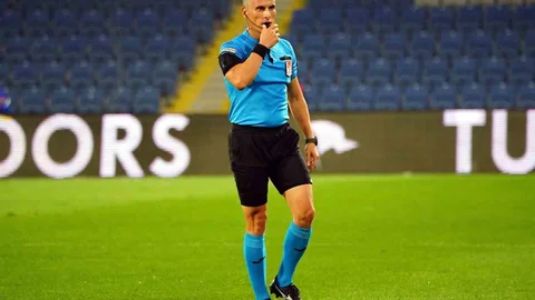 Samsunspor - Fenerbahçe maçının VAR hakemi Sarper Barış Saka oldu