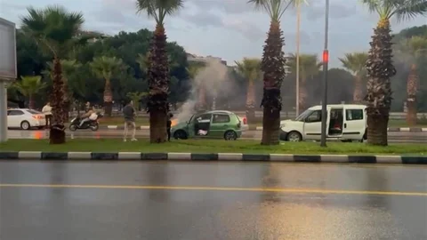 Yunusemre'de otomobil alev aldı