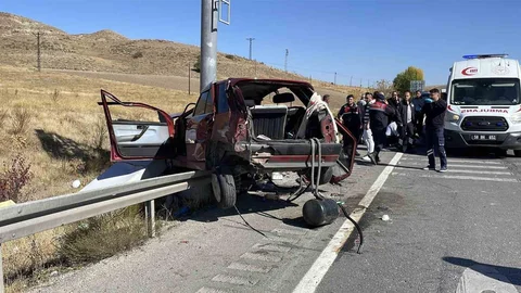 Sivas'ta LPG tankının yerinden fırladığı kazada 10 kişi yaralandı.