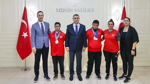 Avrupa Şampiyonu Down Sendromlu Milli Sporculardqn Vali Toros’q Ziyaret