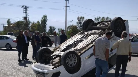 Iğdır'da kaza yapan araç ters döndü