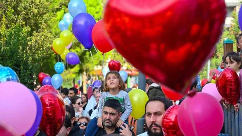 İstanbul'da Lösemiyi Yenen Atlas İçin Balonlar Gökyüzüne Bırakıldı