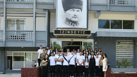 "Mehmetçikle Bir Gün Projesi" 'nde Erenköy Lisesi Öğrencilerini Misafir Oldu