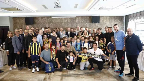 İstanbul'da Fenerbahçe'den kırtasiye desteği