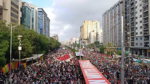 Karaçi'de Gazze için destek yürüyüşü
