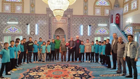 Manisa'da Öğrenciler Din Görevlilerini Unutmadı