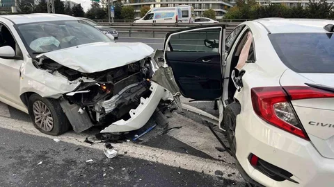 İstanbul'da TEM Otoyolu'nda kaza: 4 yaralı