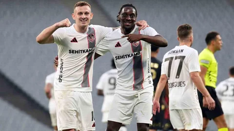 İstanbul'da Gaziantep FK, Fatih Karagümrük'ü 2-0 yenerek önemli bir galibiyet aldı.