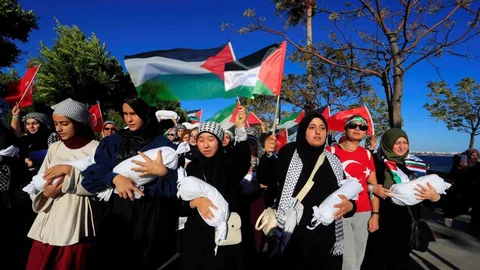 Antalya'da Gazze İçin Yürüyüş