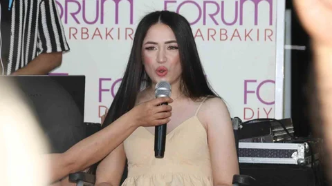 Diyarbakır'da Mutlu Kaya 10 yıl aradan sonra sahneye çıktı