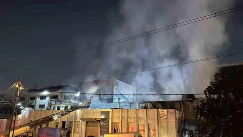 İstanbul'da Fabrikadaki Yangın Kontrol Altına Alındı