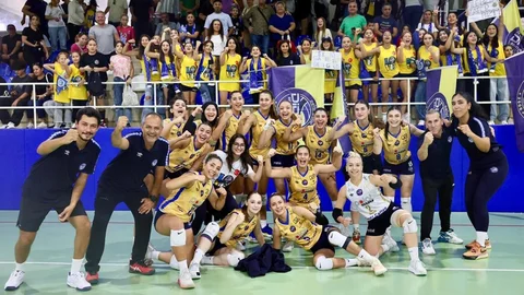Didim'de Kadın Voleybol Takımı sezona galibiyetle başladı