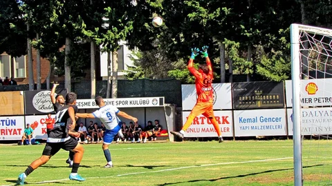 İzmir'de Çeşme Belediyespor, Özderespor ile 0-0 berabere kaldı