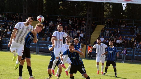 TFF 2. Lig'de Karacabey Belediyespor, Elazığspor karşısında sahasında 0-3 mağlup oldu.