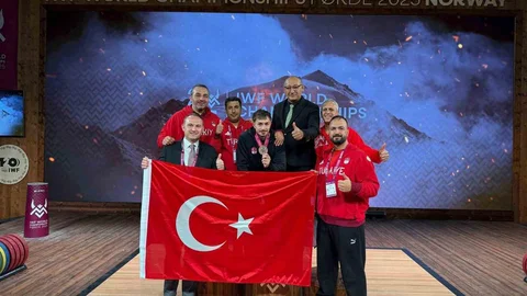 İstanbul'da Halter Şampiyonası'nda Bronz Madalya