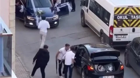 İstanbul'da Düğün Konvoyunda Havaya Ateş Açıldı