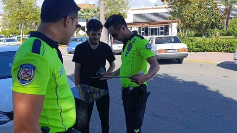 Antalya'da yüksek sesle müzik dinleyen araçlara ceza