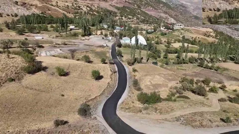 Hakkari'de grup köy yolu asfaltlandı
