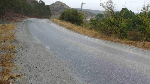 Kütahya'da toz ve asfaltsız yol sorununa tepki