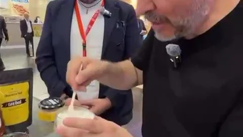 Almanya'da firari FETÖ'cü bal tanıttı