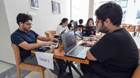 Mersin'de Gençler Uzay ve Teknoloji Yarışması