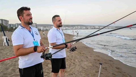 Mersin'de 8. Altın Kanca Surfcasting Turnuvası