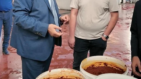 Gaziantep'te gıda fabrikasında yapılan denetimde skandal görüntüler ortaya çıktı.