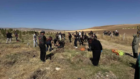 Büyükşehir, Kayseri'de 1.500 fidanı toprakla buluşturdu