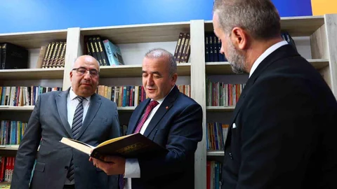 Elazığ'da Dumlupınar İlkokulu'nda yeni bir kütüphane hizmete girdi