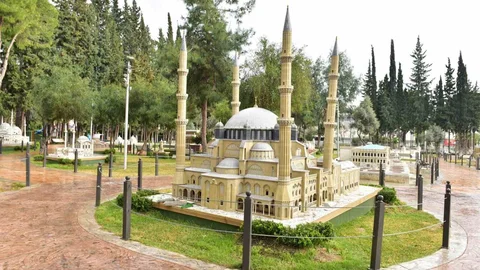 Antalya'da mimari eserlerin minyatürleri sergileniyor