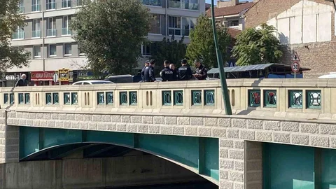 Eskişehir'de intihar girişiminde bulunan genç, kız arkadaşının ikna etmesiyle hastaneye kaldırıldı.