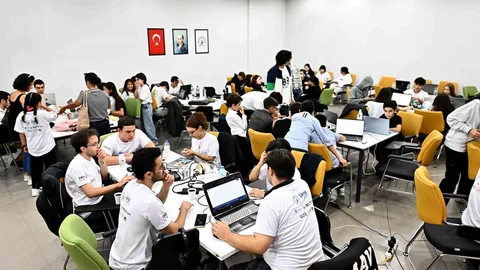 Antalya'da NASA'nın Uluslararası Uzay Uygulamaları Yarışması düzenlendi