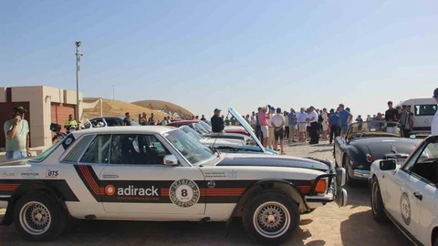 Şanlıurfa'da klasik araçlarla tarihi ziyaret