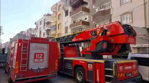 Gaziantep'te elektrik kontağından yangın çıktı, 4 kişi dumandan etkilendi