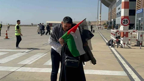 Batman'da Aktivist Doktor Yalçın, Havalanda Karşılandı