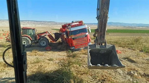 Eskişehir'de tır toprakta kayboldu