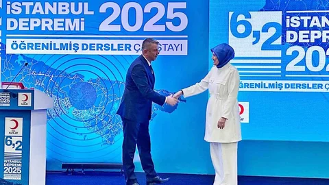 Manisa'da Türk Kızılay Başkanı Gürsel'e teşekkür belgesi