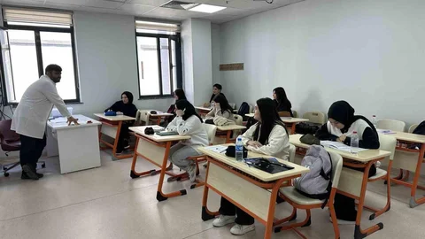 Çayırova'da üniversiteye hazırlık kursları başladı