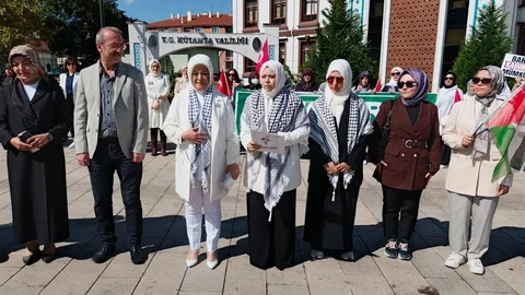 Kütahya'da kadınlardan Gazze için sessiz çığlık zinciri