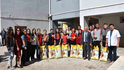 Aydın'da Lise Öğrencilerinden Hayvan Dostu Bağış
