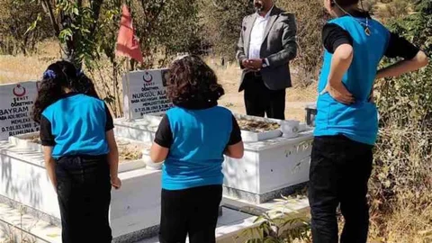 Elazığ'da Şehit Öğretmenler Anıldı